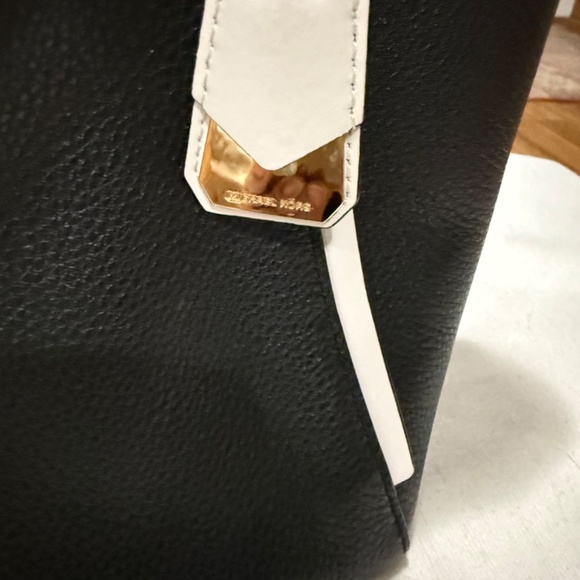 Michael Kors Whitney Tote Med Zip Top Pebble Leather Black with White Trim - Picture 2 of 9